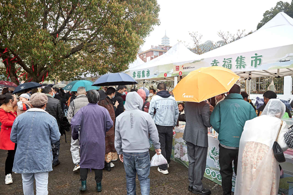 “春風(fēng)拾李 幸福有你”2023金塘李花節(jié)暨文化禮堂“幸福集市”開幕。定海區(qū)委宣傳部供圖