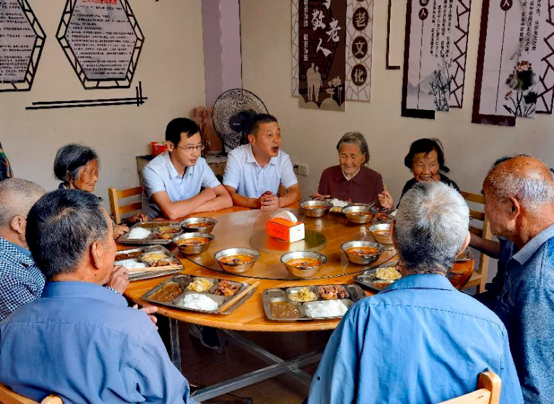 老年食堂營業(yè)首日。衢州市委宣傳部供圖