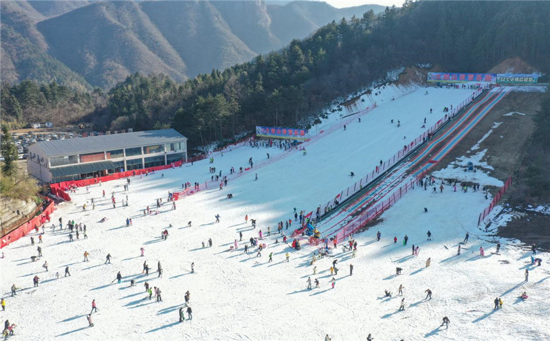 岳西大別山滑雪樂園。人民網(wǎng)記者 張俊攝