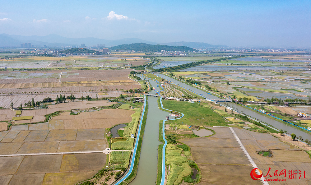 從空中俯瞰浙江省瑞安市曹村鎮(zhèn)的萬畝田園，春色如畫。人民網(wǎng) 章勇濤攝