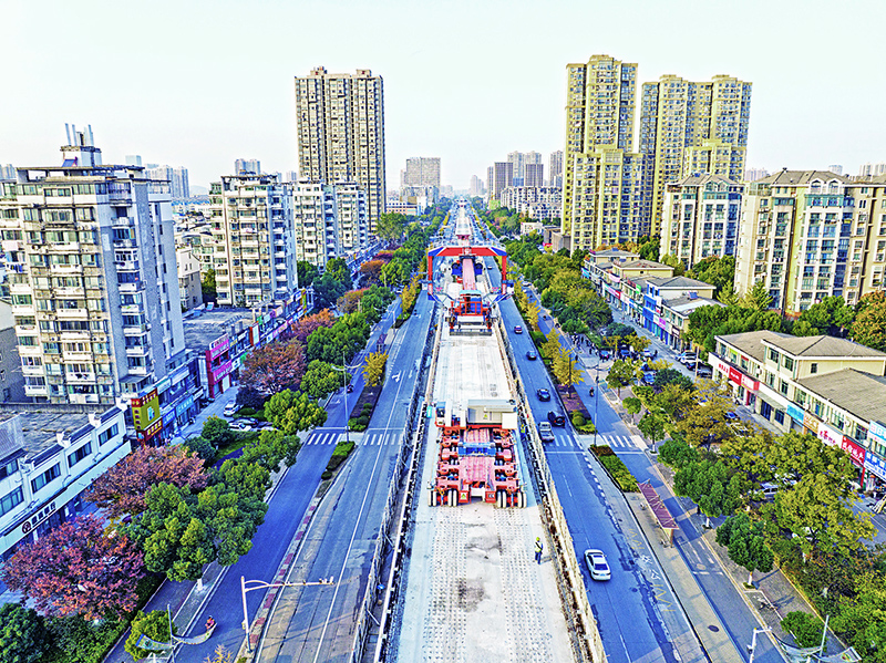 建設中的寧馬城際鐵路。儲燦林攝